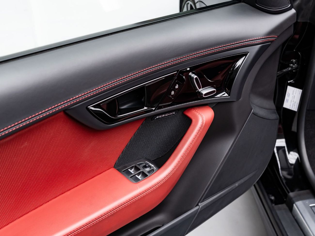 جاكوار F Type R-Dynamic 3.0L (377 HP) Convertible