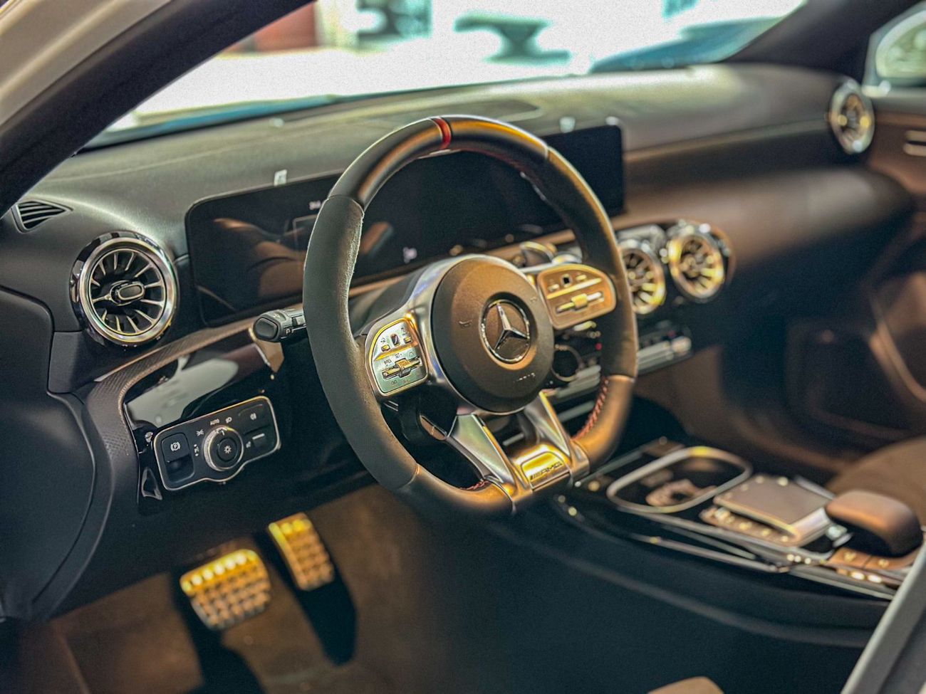 Mercedes-Benz A 35 AMG 4MATIC Hatchback 2022 Brand New Mercedes-benz A35 AMG 4MATIC / 2.0T / 306 Hp / European Specs