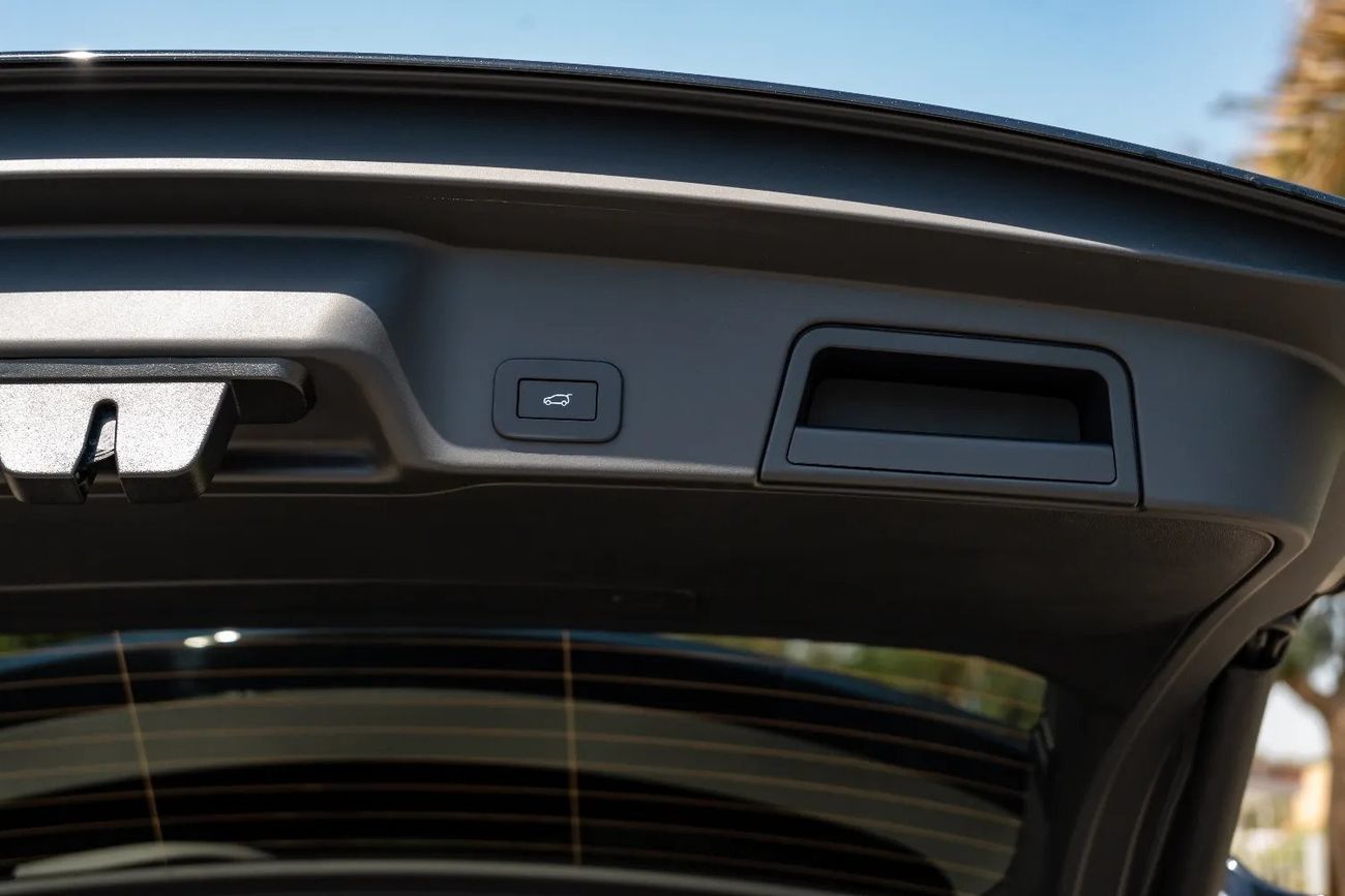 لاند روفر رانج روفر إيفوك 2025 | RANGE ROVER EVOQUE 249PS PREMIUM HONOR [ EXPORT ONLY ]