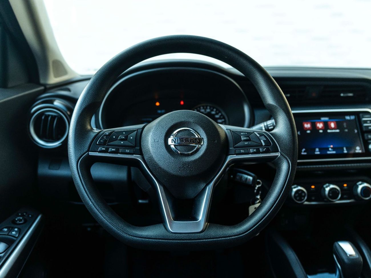 نيسان كيكس AED 943 PM • KICKS SV • ONLY 20,000 KM • FULL SERVICE HISTORY • PRISTINE CONDITION