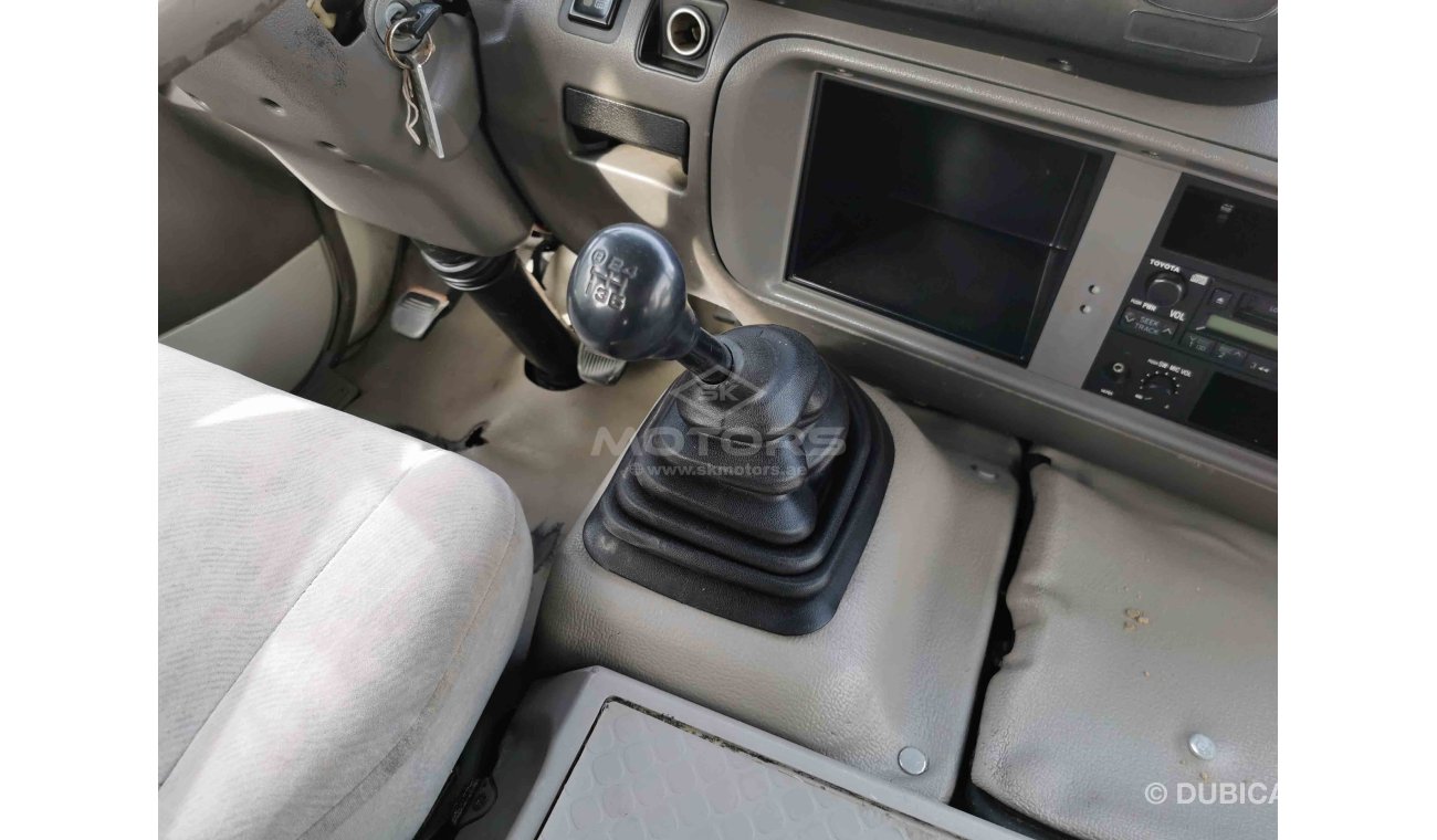 تويوتا كوستر 2.7L Petrol, 30 seats, clean interior and exterior (CODE # TC02)