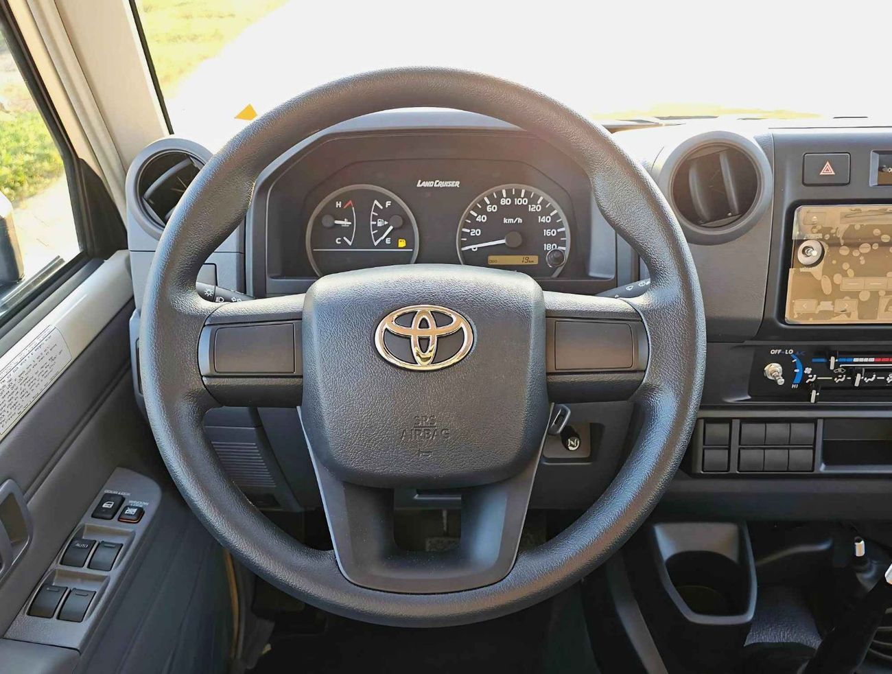 تويوتا لاند كروزر بيك آب / DOUBLE CABIN / 4.2L V6 DIESEL M/T / LEATHER SEATS / DIFFLOCK , SNORKEL / 4WD (CODE # 68084)