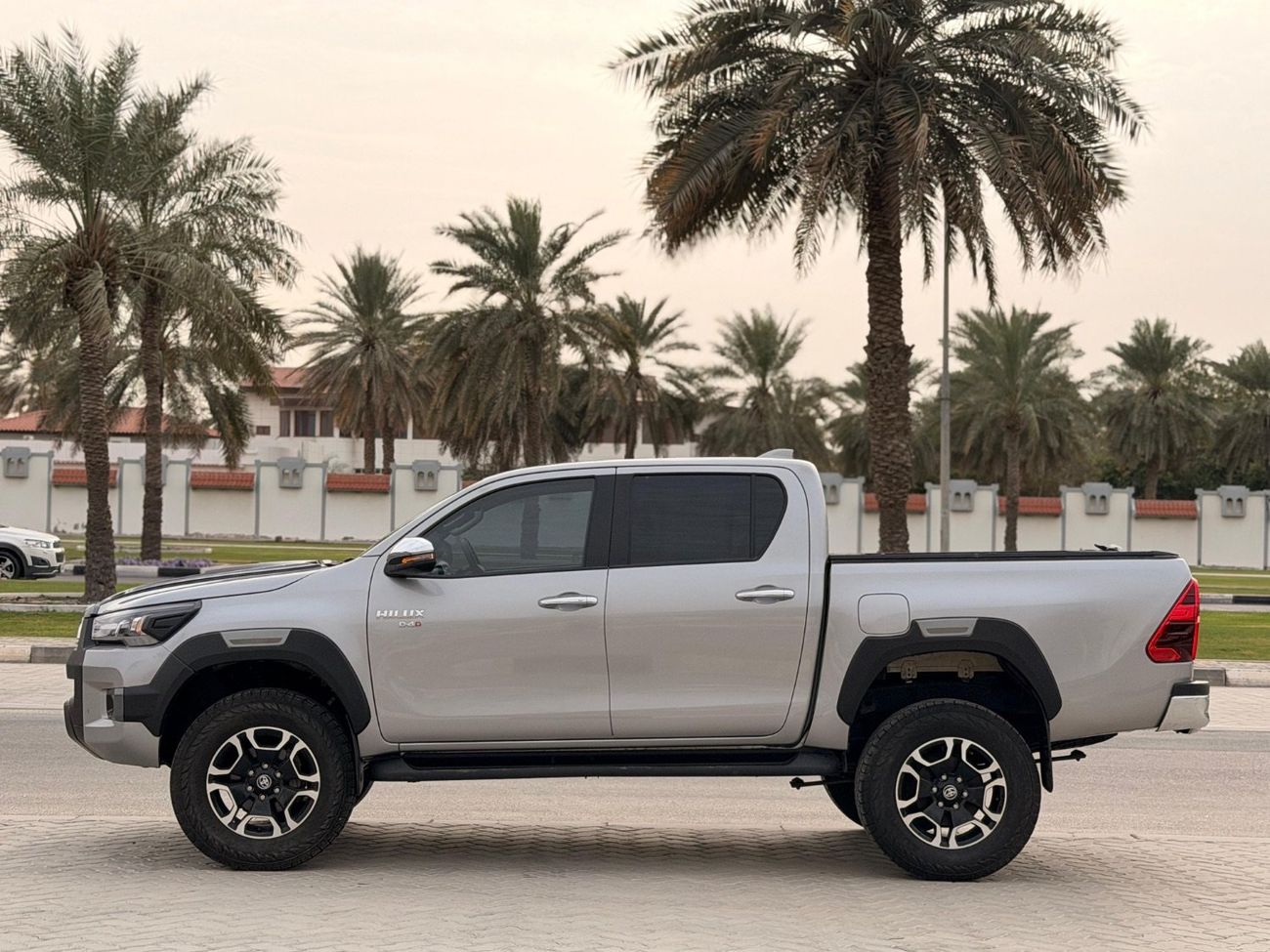 تويوتا هيلوكس SR5 export from Australia