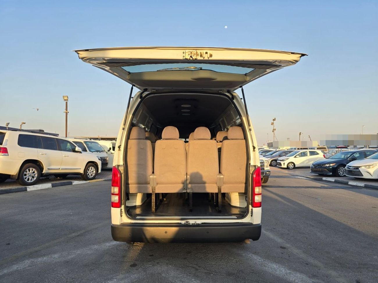 تويوتا هاياس TOYOTA HIACE COMMUTER VAN RHD 2018 MODEL 3.0 L DIESEL AUTOMATIC(PM22105)