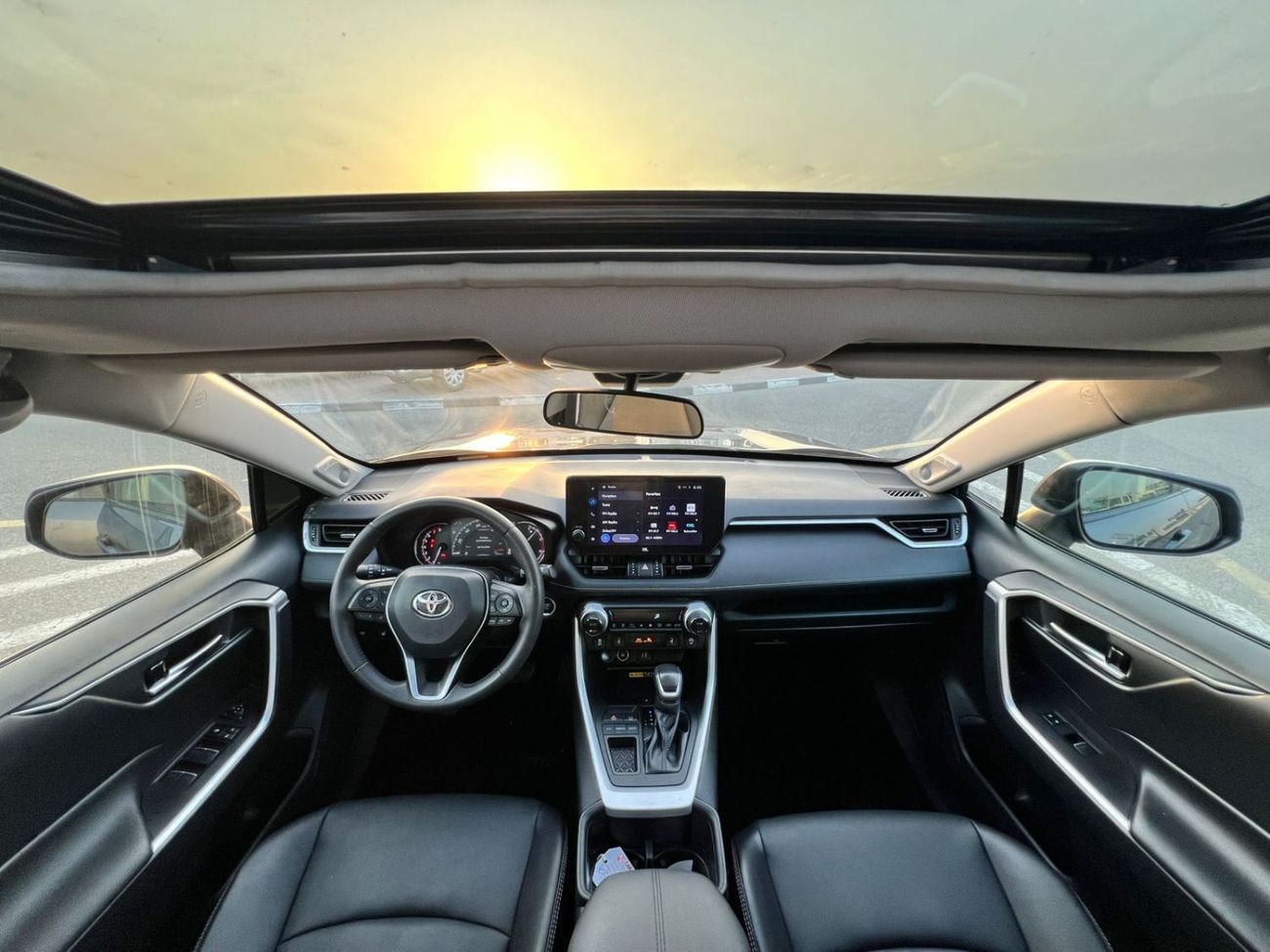 تويوتا راف ٤ XLE 2023 Toyota RAV4 Full Option - 2.5 V4 - Big Screen & Radar Sensor - Trunk Auto Push Star