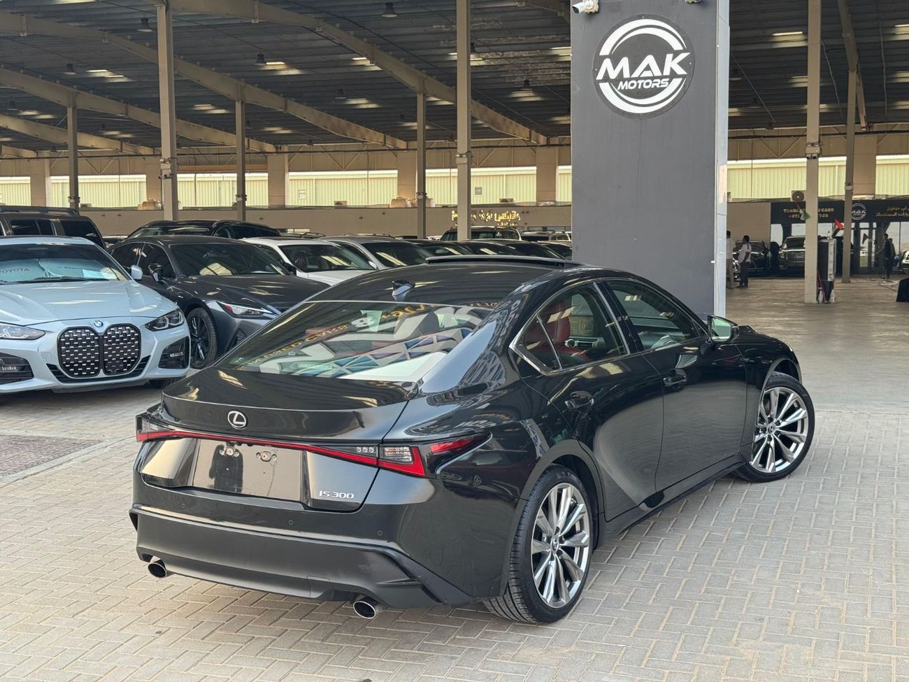 لكزس IS 350 محرك V6 سعة 3.5 لتر / طقم F-SPORT / استهلاك منخفض للموارد / رادار / مساعدة على الطريق / تبريد وتدفئة