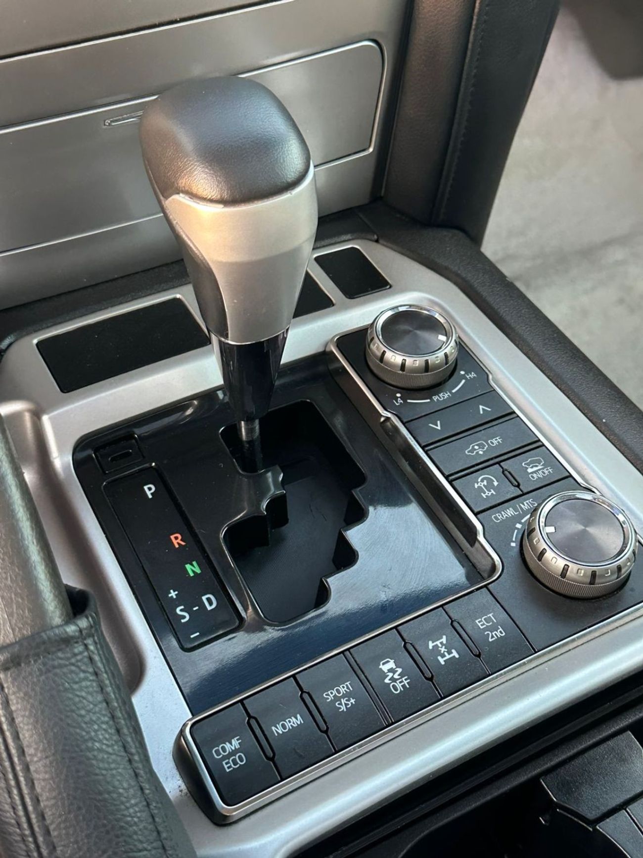 تويوتا لاند كروزر GXR 60th Anniversary 4.6L