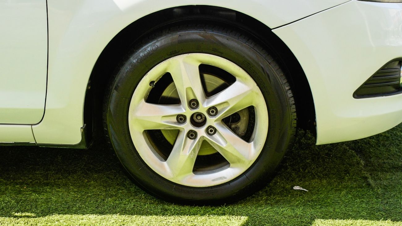 Ford Focus Gulf - number one - hatch - cruise control - control - rear wing, fog lights in excellent condition