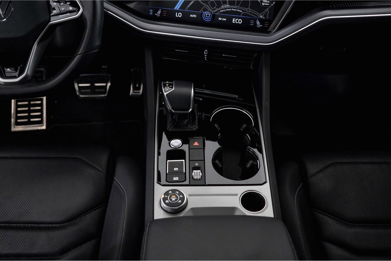 Volkswagen Touareg R-Line 3.0L AWD 2022 Volkswagen Touareg R-Line / Agency Warranty