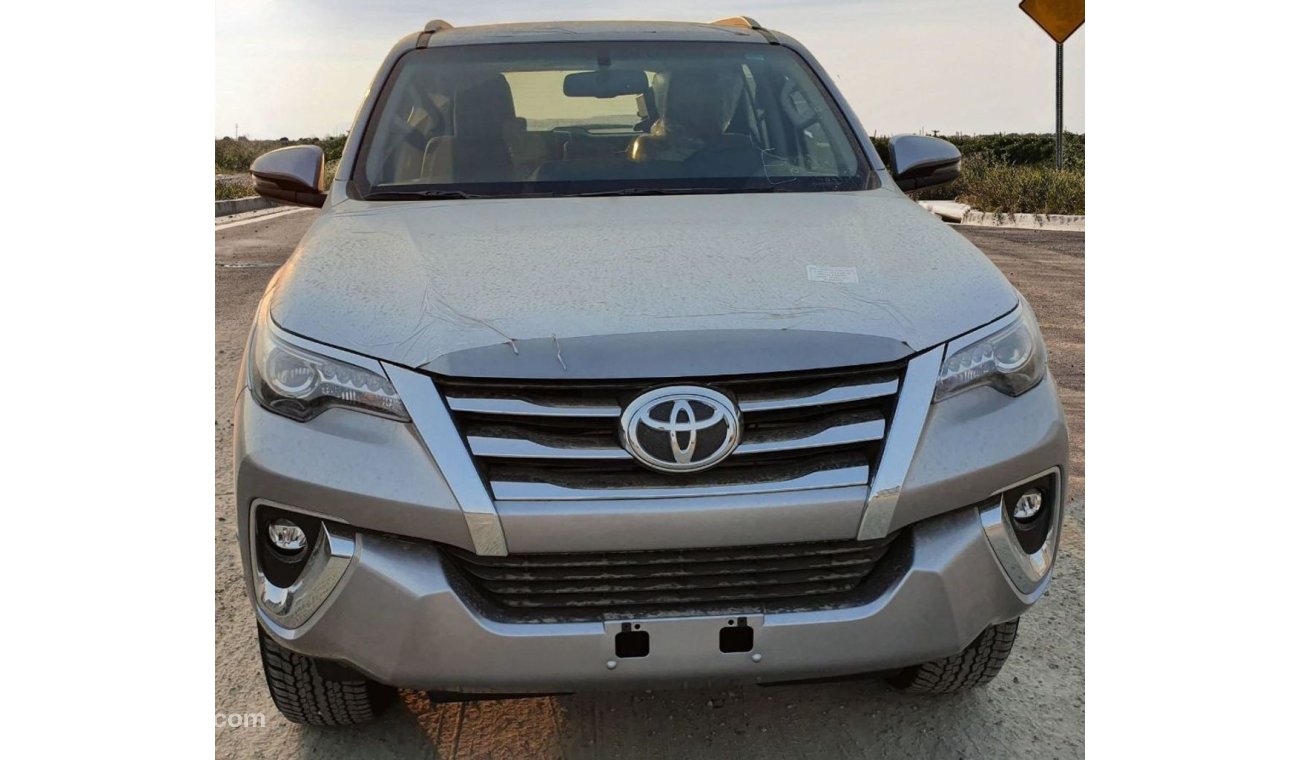 Toyota Fortuner 2.4L DIESEL 7 SEATER AUTOMATIC FOR EXPORT ONLY///2020