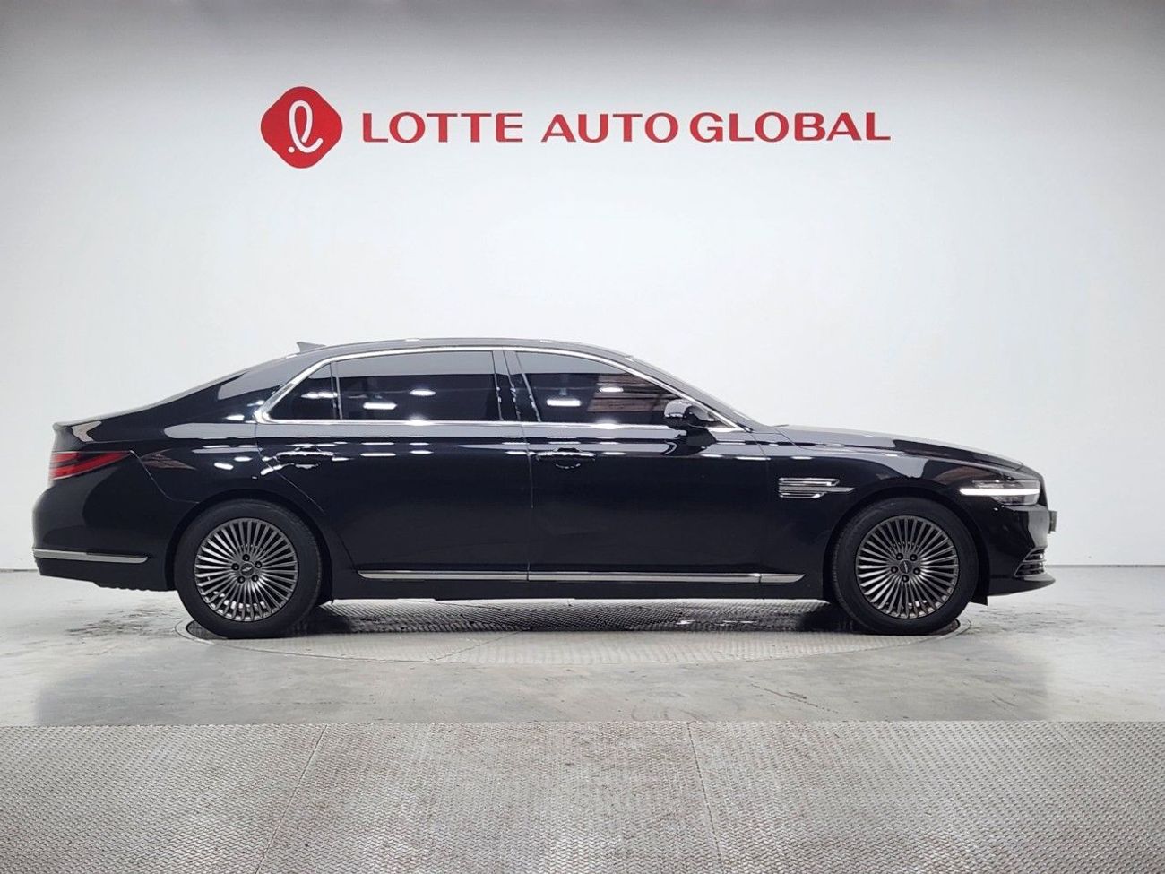 جينيسس G90 Platinum 3.8L RWD