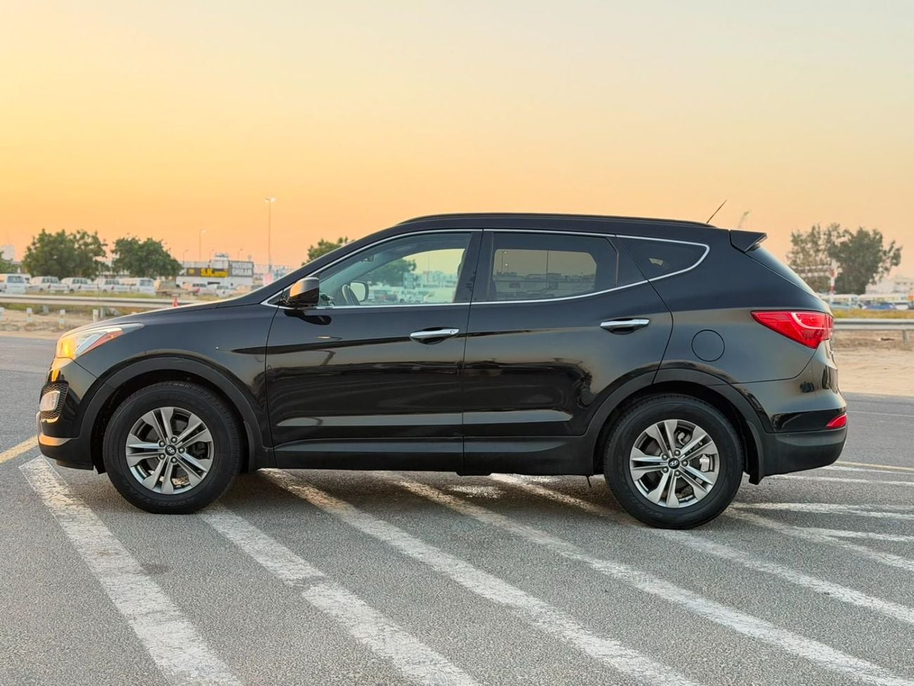 Hyundai Santa Fe 2016 Hyundai Santa Fe 2.4L V4 GDi Engine Sports - Canadian Specs Clean Car - Eco Drive Mode -