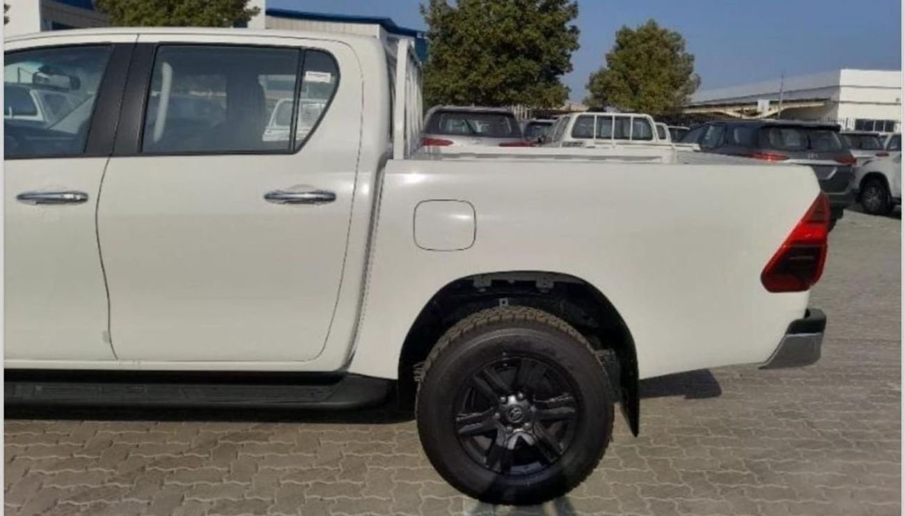 Toyota Hilux 2.4L RS5 Manual . 4x4