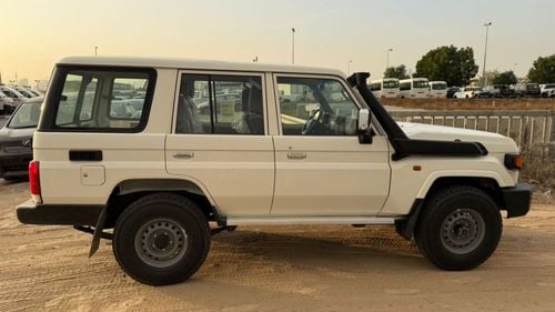 Toyota Land Cruiser 70 LC76 2.8 MT basic Oman specs basic options
