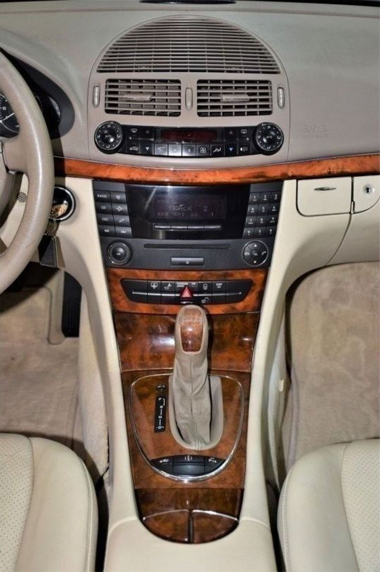 مرسيدس بنز E 320 EXCELLENT DEAL for our Mercedes Benz E320 ELEGANCE ( LIMOUSINE ) 2003 Model!! in White Color! GCC Sp