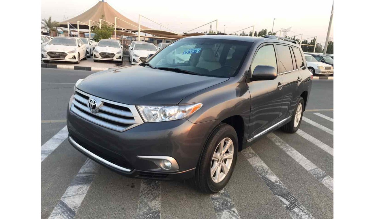 Toyota Highlander 4WD VERY CLEAN FROM INSIDE AND OUTSIDE AND FRESHLY IMPORTED