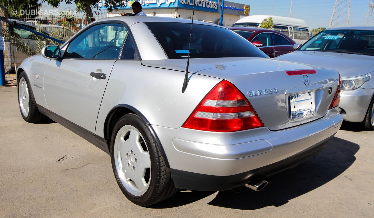 Mercedes-Benz SLK 230