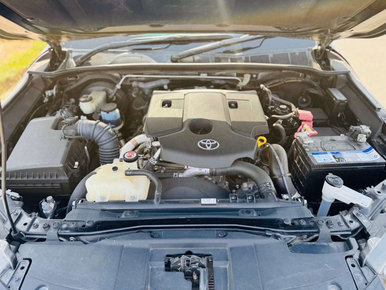 تويوتا هيلوكس Toyota HILUX Full option top of the range with some new options which  HILUX doesn’t have it