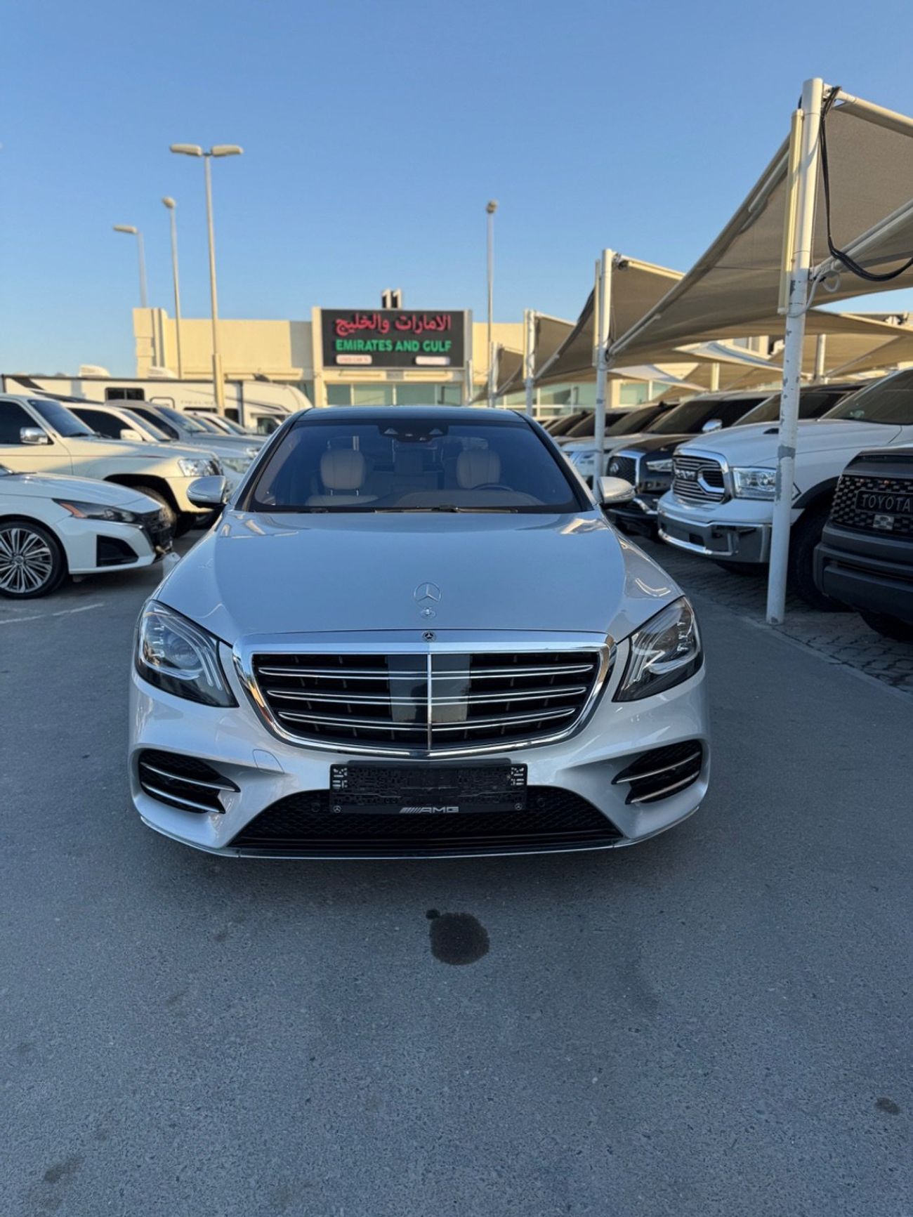 مرسيدس بنز S 560 Std 4.0L (463 HP)