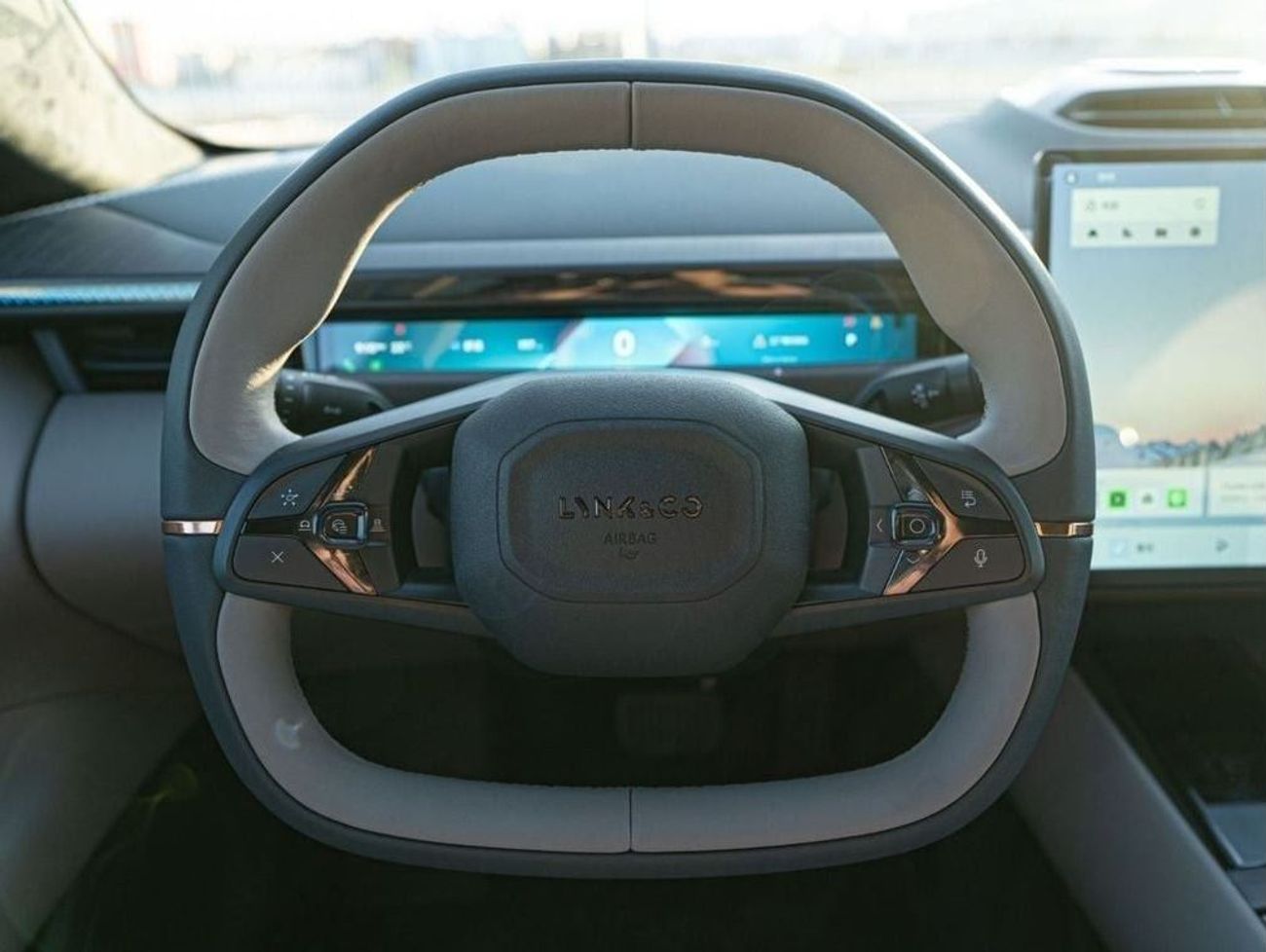 لينك أند كو Z10 2024 LYNK & CO Z10 MAX - BLACK inside BROWN | Export Price