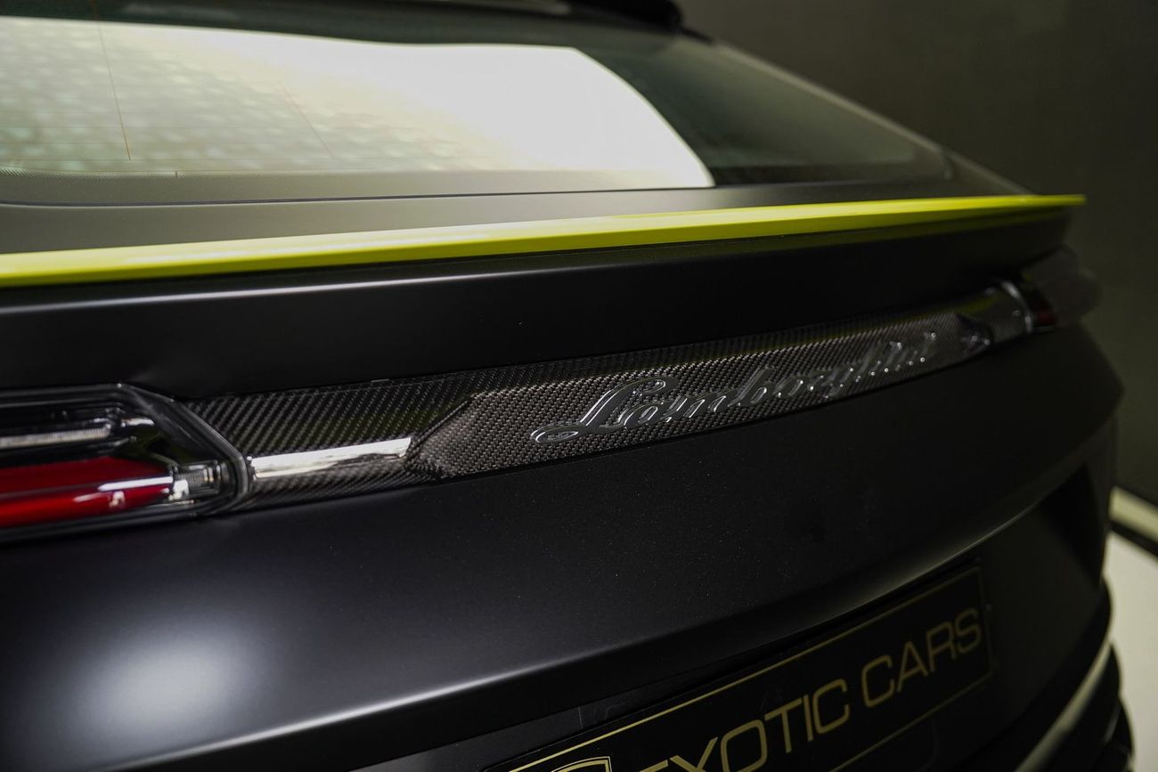 لامبورغيني اوروس Graphite Capsule