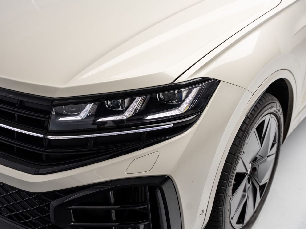 Volkswagen Touareg R-LINE BUY NOW, PAY 2027 | THE BLACKLINE STANDARD | 2029 Volkswagen Warranty + Service Contract, GCC