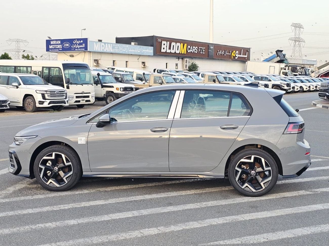 فولكس واجن جولف Golf8 R Line 2025