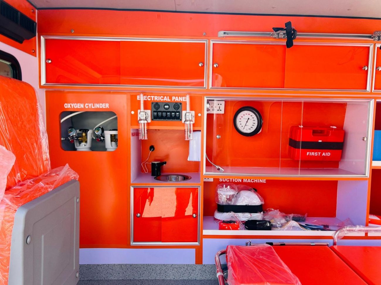 Toyota Hiace HIACE AMBULANCE right hand drive diesel 2.8 liter automatic gear