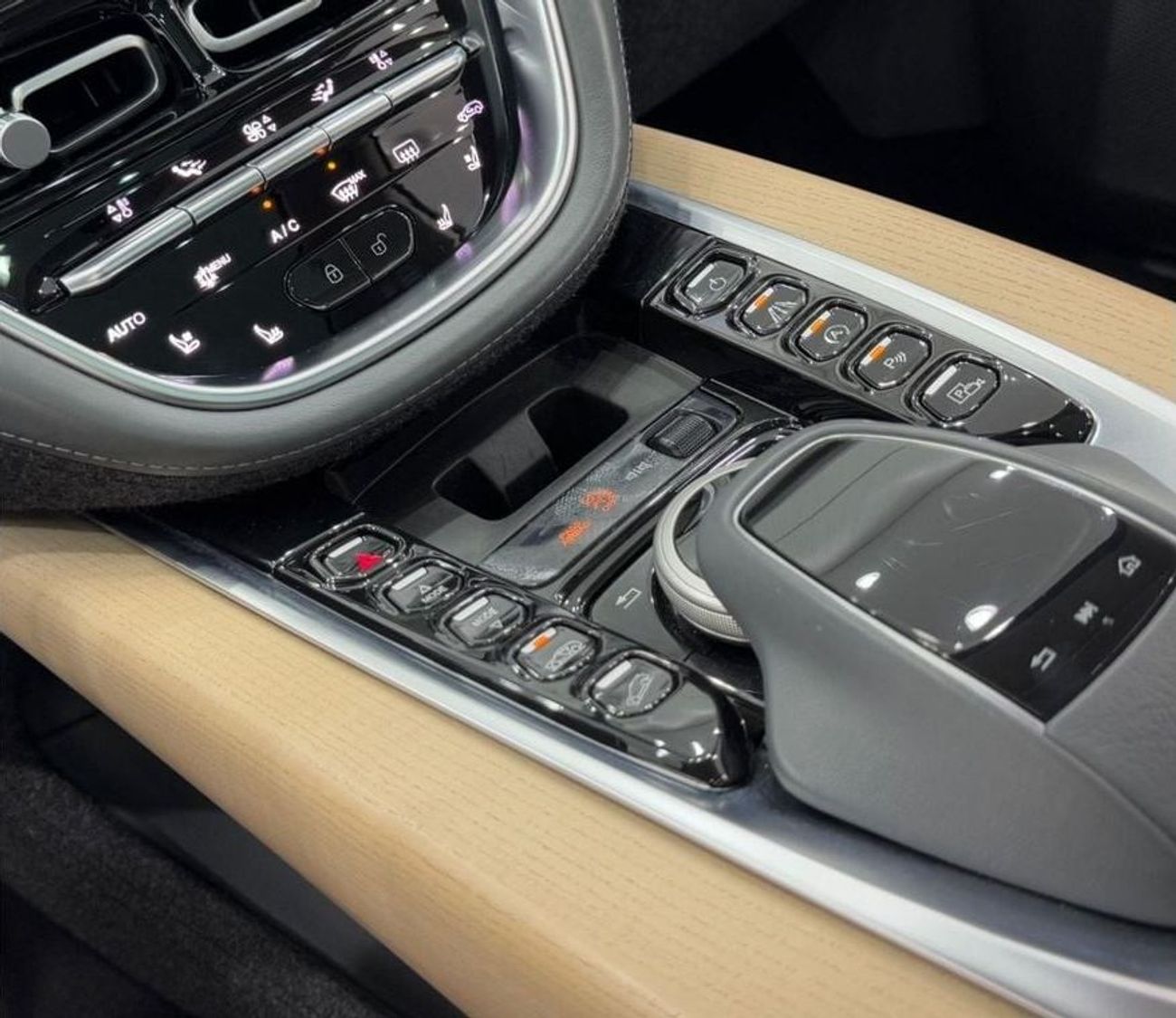 Aston Martin DBX 2021 Aston Martin DBX, Agency Warranty Till 02/26, Full Agency Service History, GCC