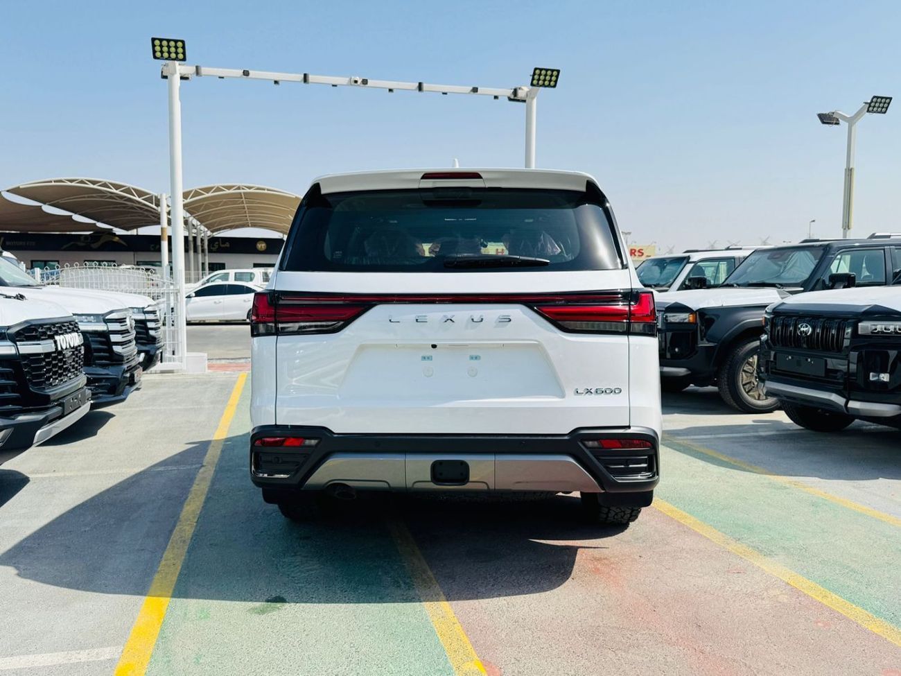 لكزس LX 600 LX600 SIGNATURE 3.5L PTR GCC A/T F/O WHITE 2025