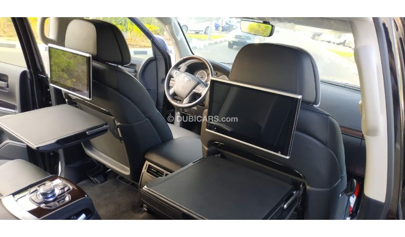 Toyota Land Cruiser LC200 WXR with Carat Individual Luxury Seats and Khann Body Kit