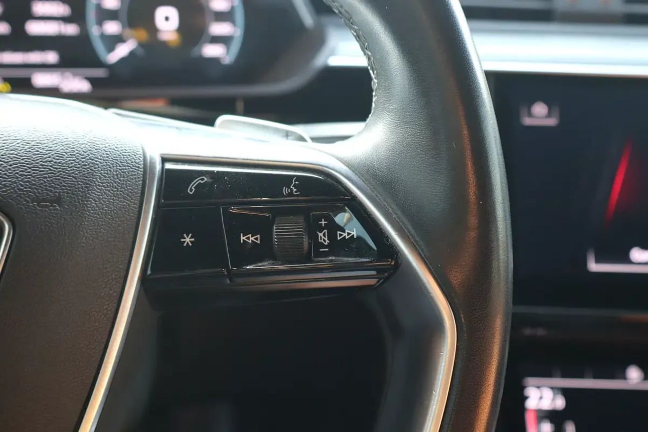 أودي Q8 إي ترون 55 ADVANCED Audi Q8 2024 مواصفات خليجية