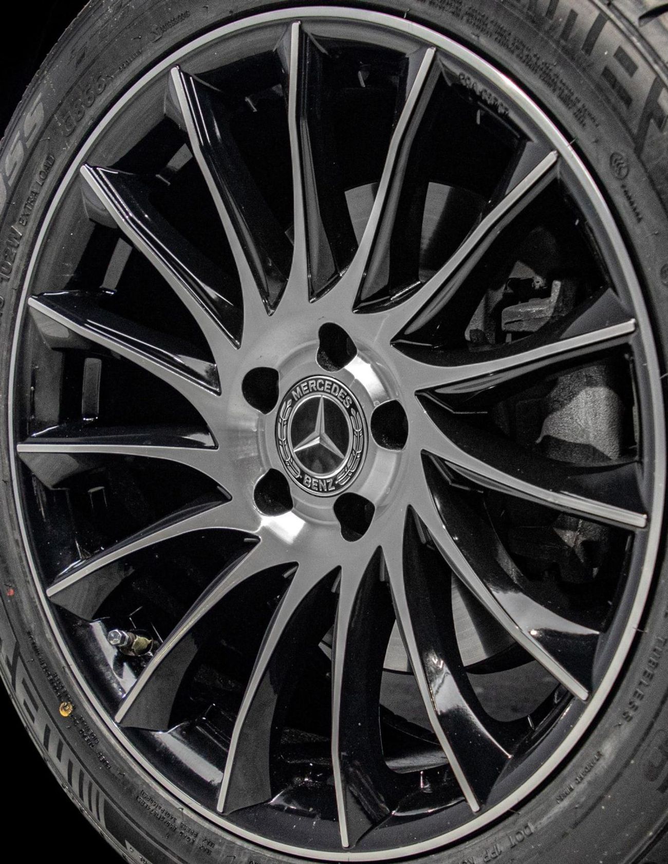 Mercedes-Benz V 250 4,295x60 • 20% DP • 2023 Mercedes V-Class V250 Falcon Edition 2.0 211 BHP • Mercedes Service Contrac