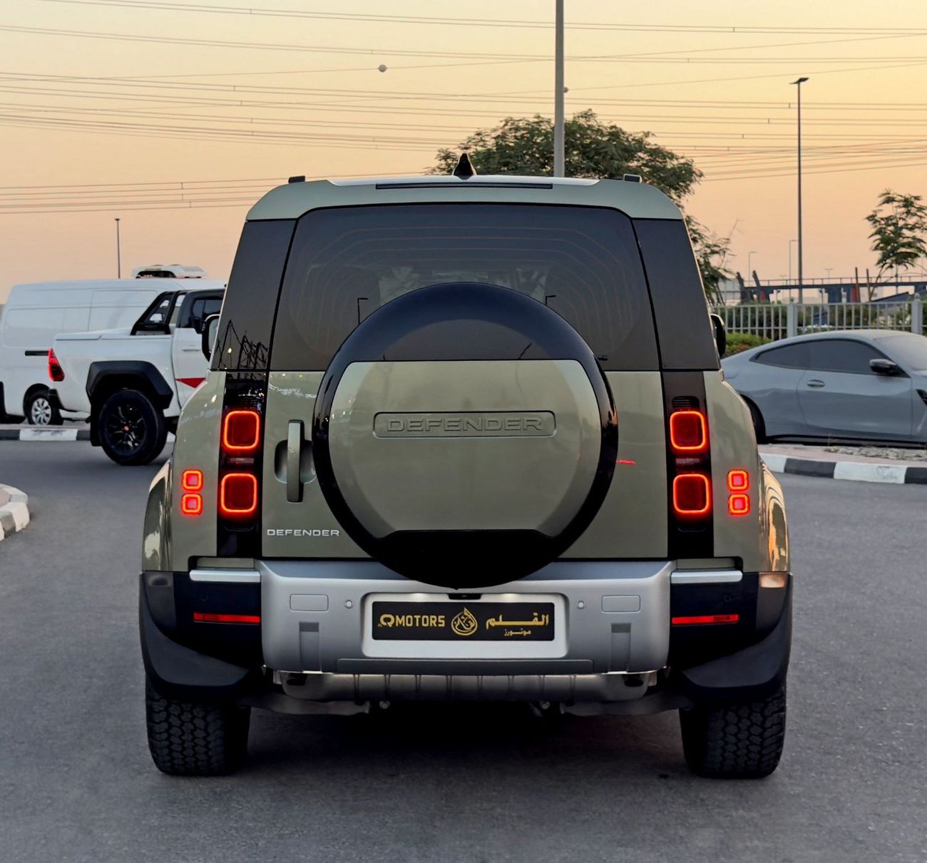 Land Rover Defender P300 110 2.0L (5 Seater) 2024 Land Rover Defender SE P300 (D110), Dealer Warranty, GCC Specification