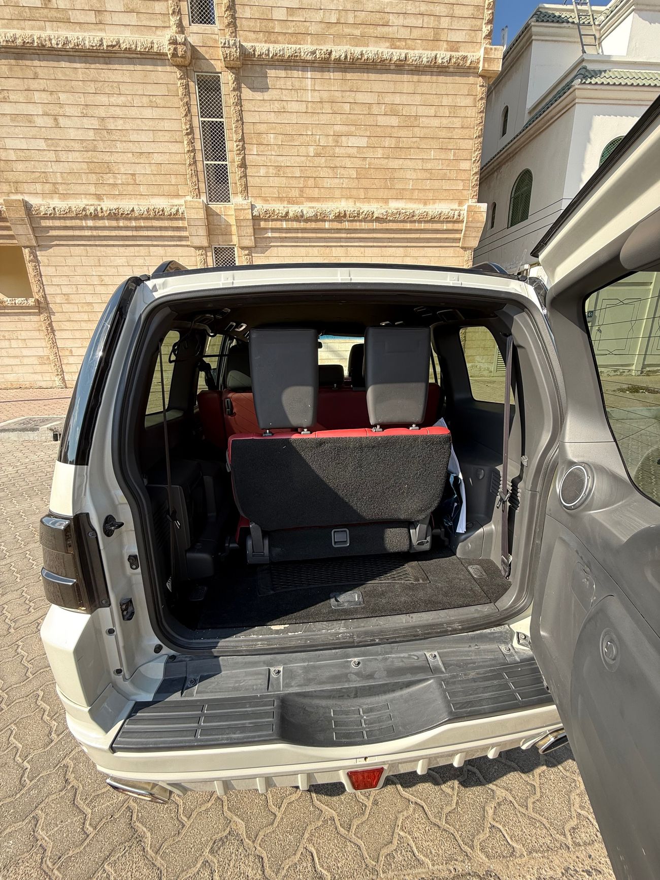 ميتسوبيشي باجيرو Signature