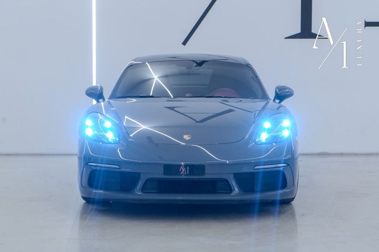 Porsche Cayman 2018 Porsche Cayman, Warranty, Full Service History, Carbon Fiber Package, Sport Chrono Package, GCC