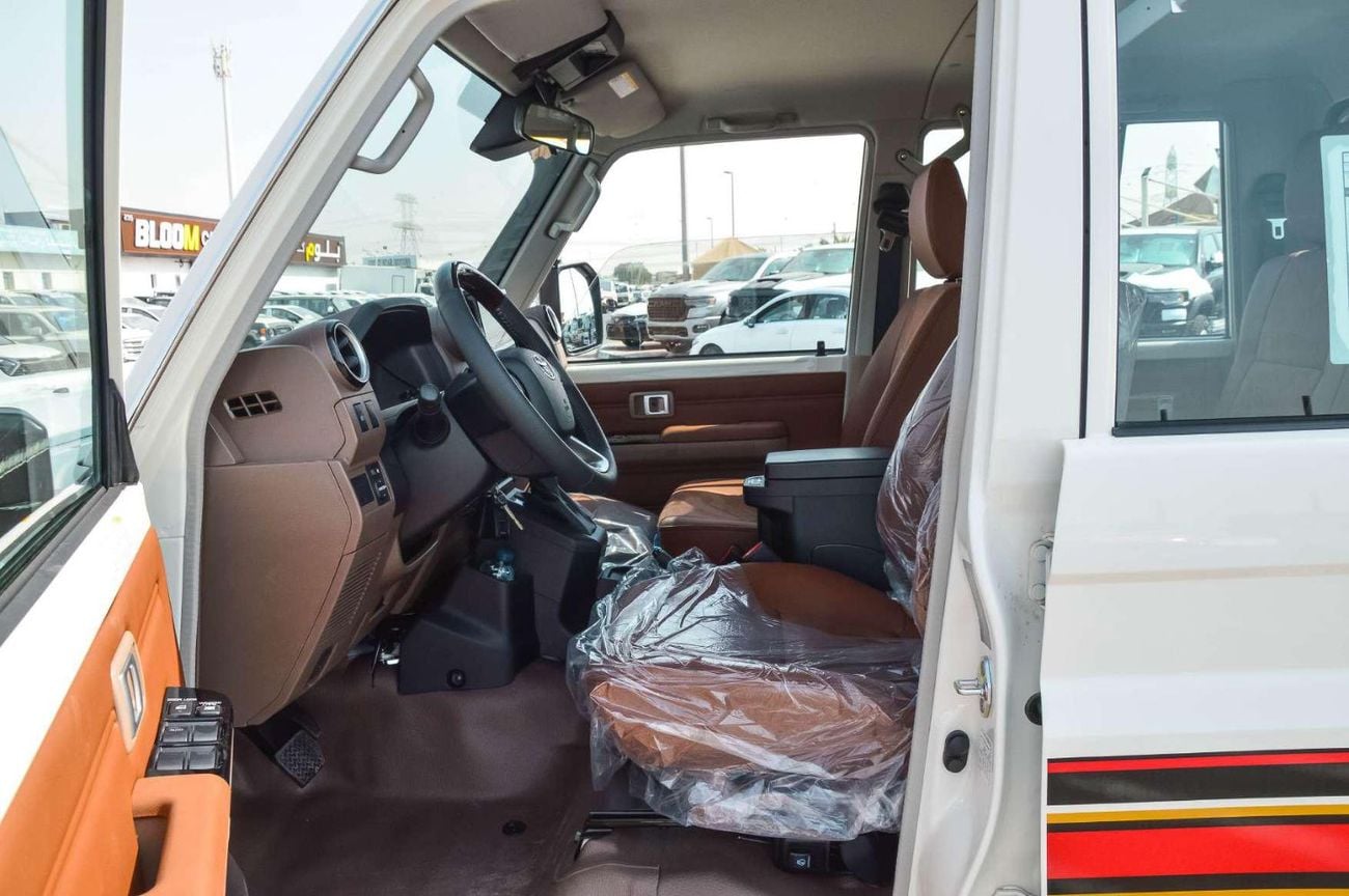 Toyota Land Cruiser Pick Up TOYOTA LAND CRUISER 79 4.0L V6 AT  4WD DC PICKUP 2025