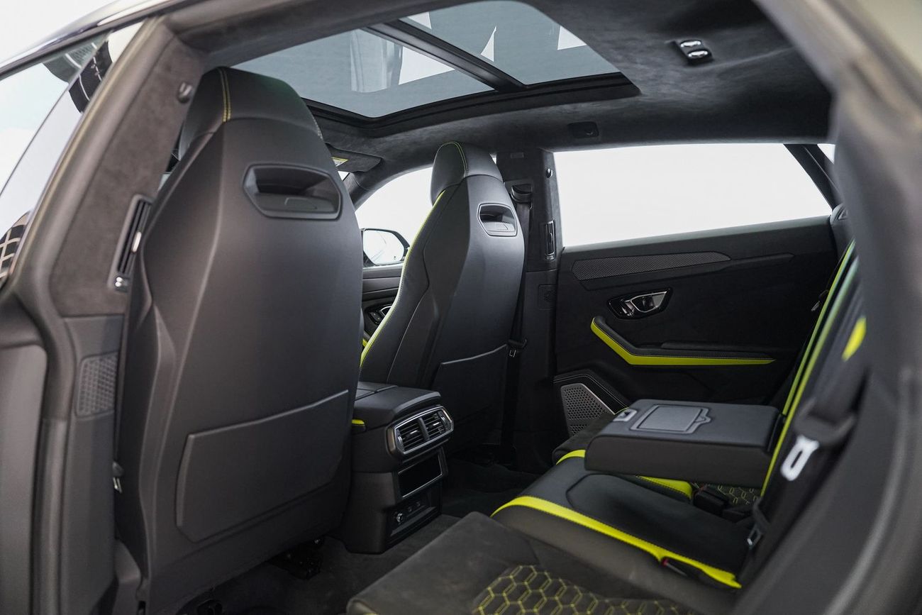 لامبورغيني اوروس Graphite Capsule