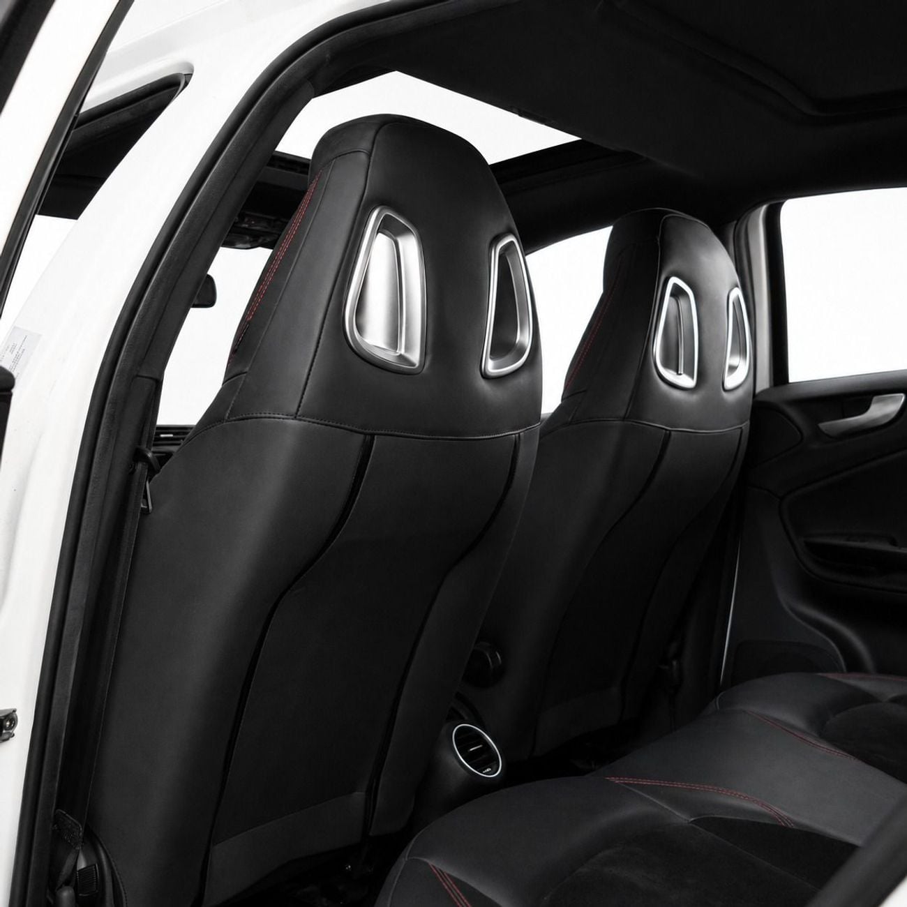 ألفا روميو جوليتا Veloce AED 669 P.M • 0% Downpayment •  Alfa Romeo Giulietta Veloce • 1 Year Warranty