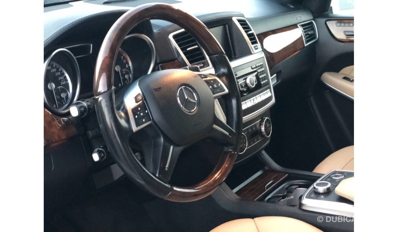 Mercedes-Benz GL 500 MERCEDES BENZ GL500 MODEL 2015 GCC CAR PERFECT CONDITION INSIDE AND OUTSIDE FULL OPTION PANORAMIC RO