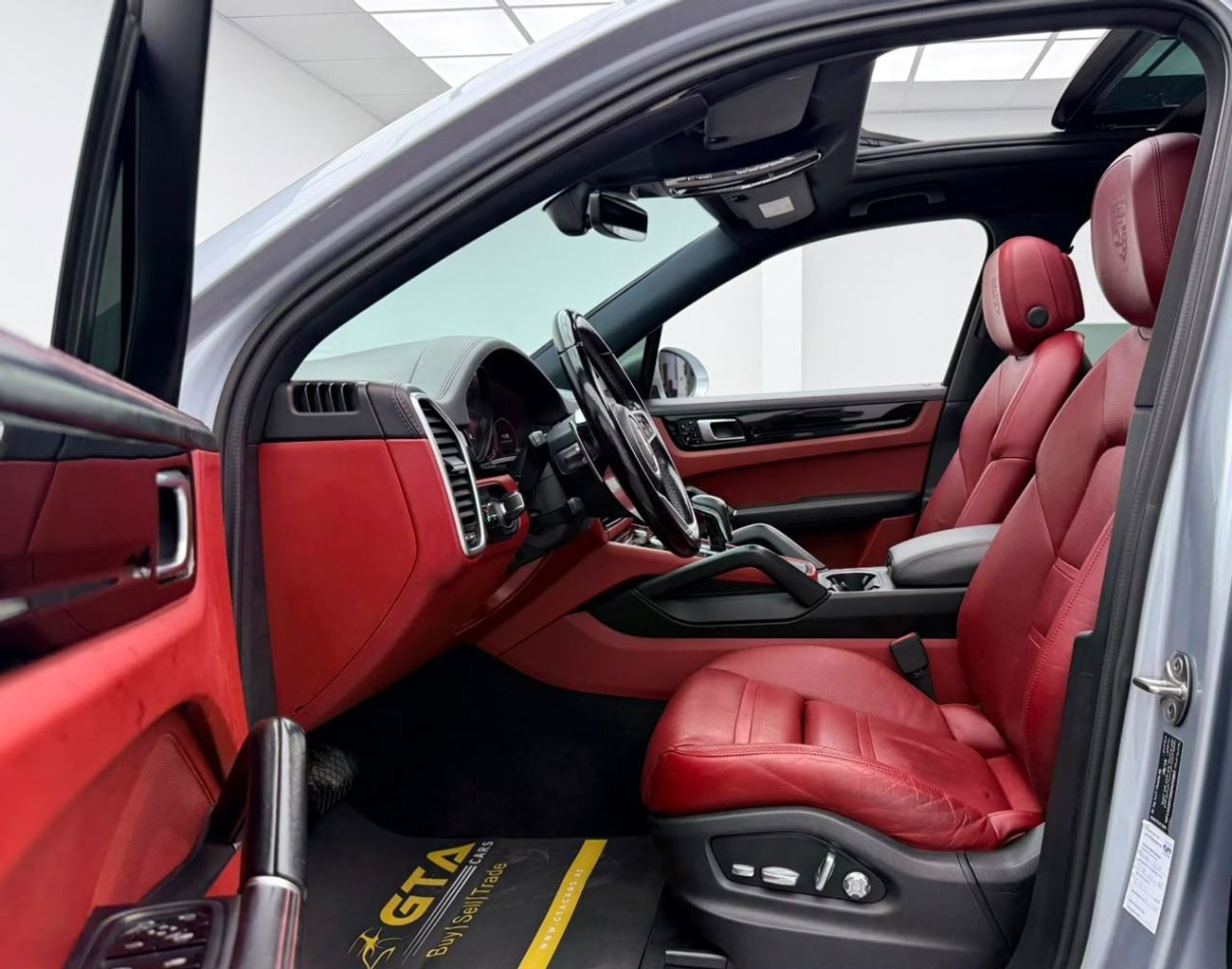 Porsche Cayenne 2019 Porsche Cayenne, Warranty, Full Porsche Service History, Fully Loaded, GCC