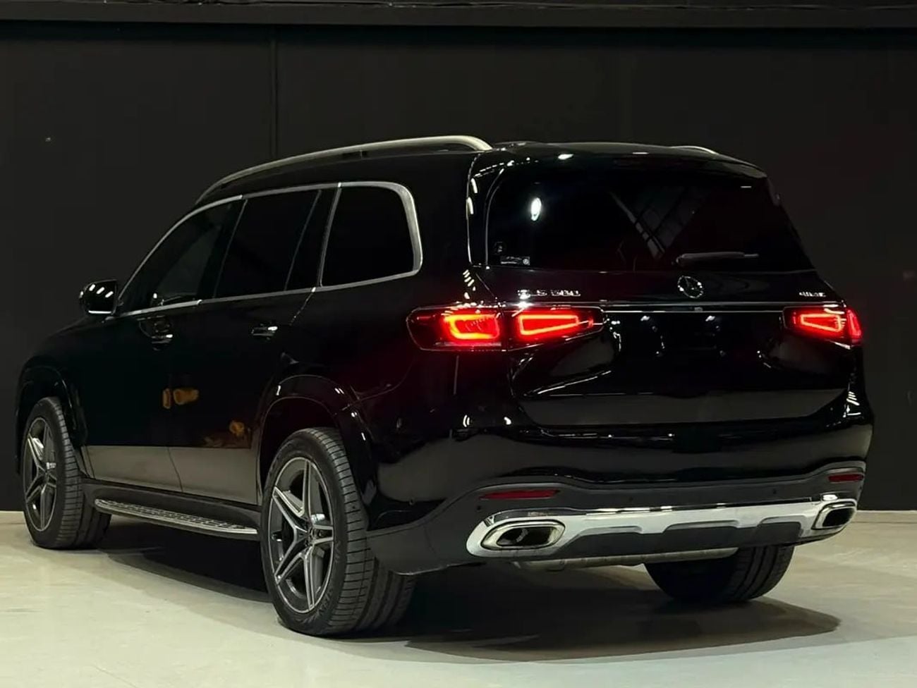 Mercedes Benz GLS580 STD | Ultra Low KM | V8 | AED 179,999