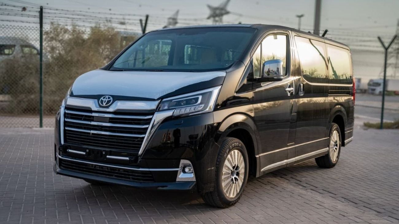Toyota Granvia 2.8L, 4-Cylinder Turbo Diesel - Automatic - 6 Seater - 5 Door - RWD