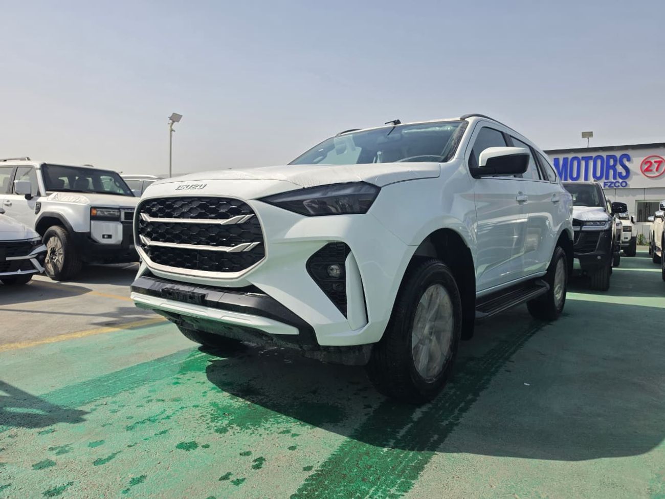 Isuzu MU X Isuzu MU-X 3.0 4JJ3 2026 – 4×4 | Diesel | 6AT | White / Grey
