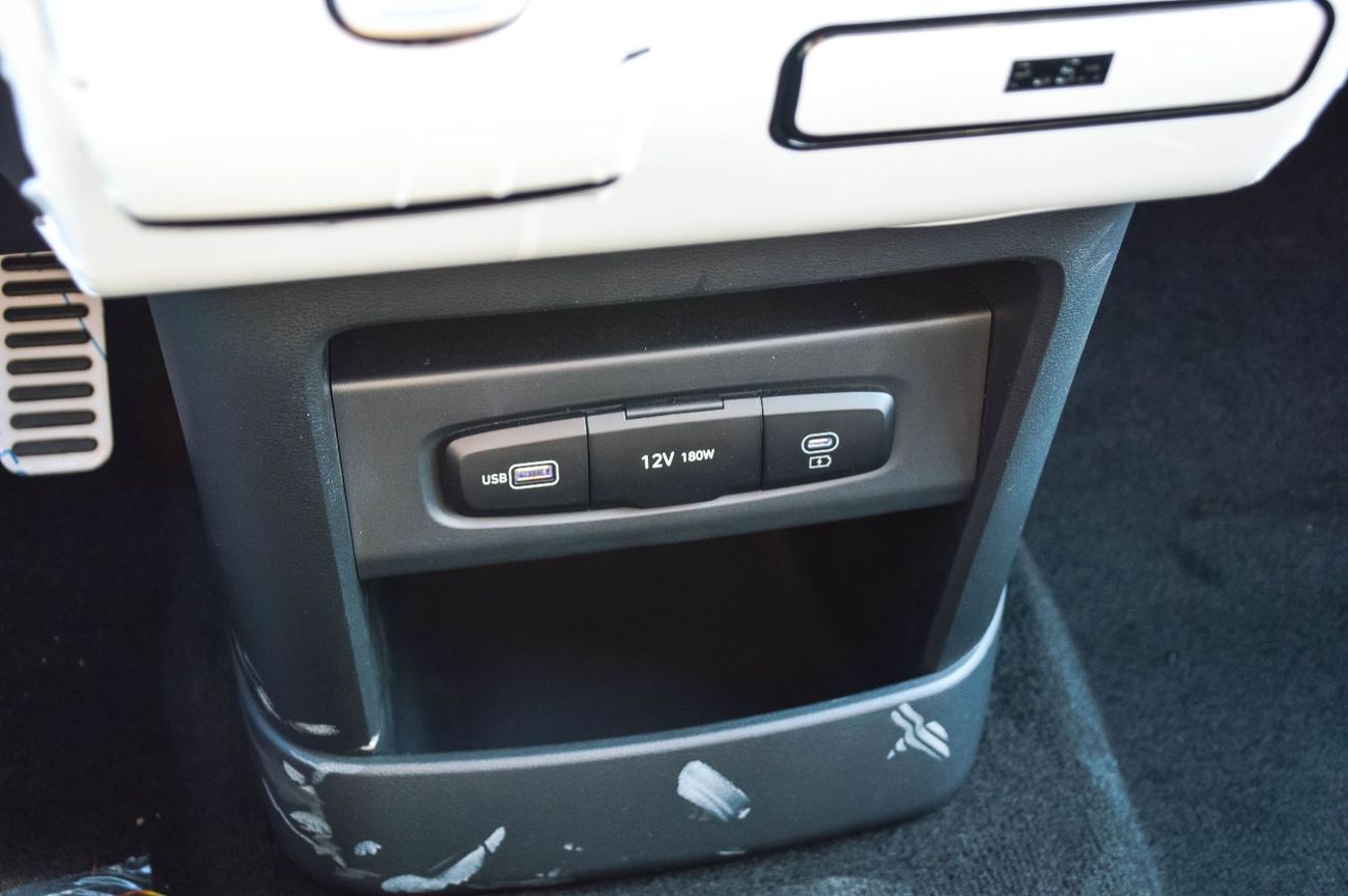 Hyundai Staria HYUNDAI STARIA 2.2L 4WD DIESEL MINIVAN 2025