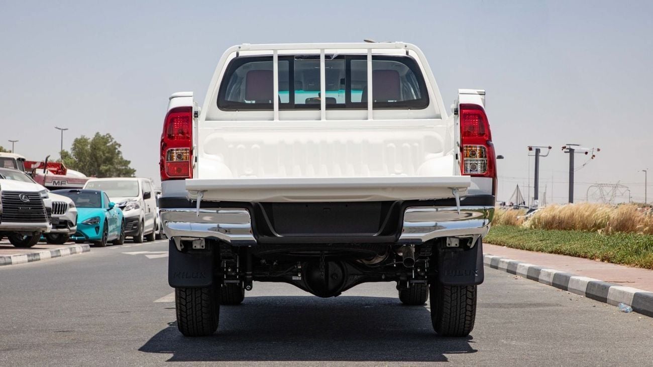 تويوتا هيلوكس DLX 2.4L DOUBLE CAB BASIC A/T