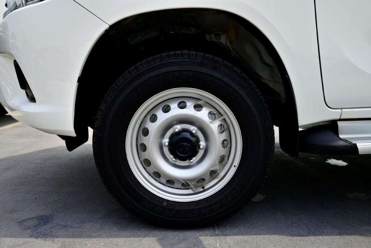 Toyota Hilux Double Cabin DLX-G 2.7L 4WD Automatic