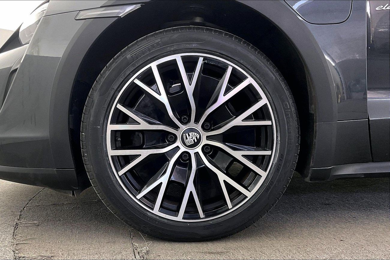 بورش تايكان 4 Cross Turismo | شامل الضمان | 0 ﺪﻔﻋﺓ ﺃﻮﻟﻯ