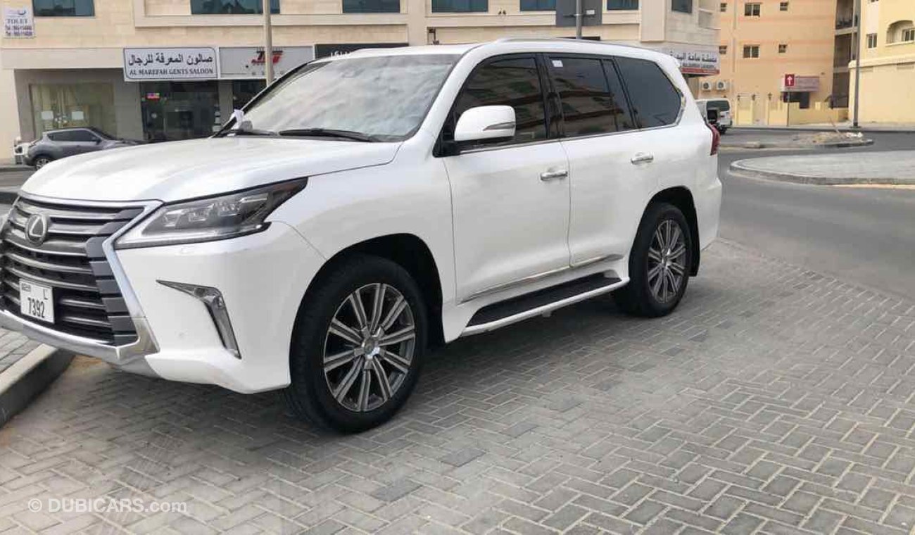 Lexus LX570 سياره نظيفه جدا بدون حوادث بحاله ممتاذه تشييكات وكاله داخل الضمان