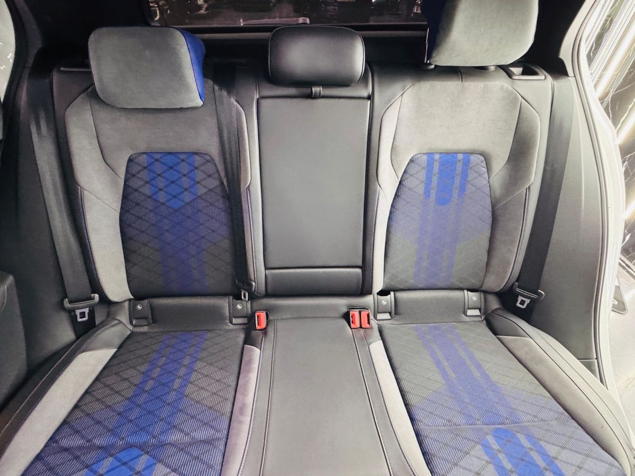 فولكس واجن جولف ار Base 2.0T 2023 Volkswagen Golf R GCC  with Ali and SONS Warranty and Service Contract (1Left) Till O